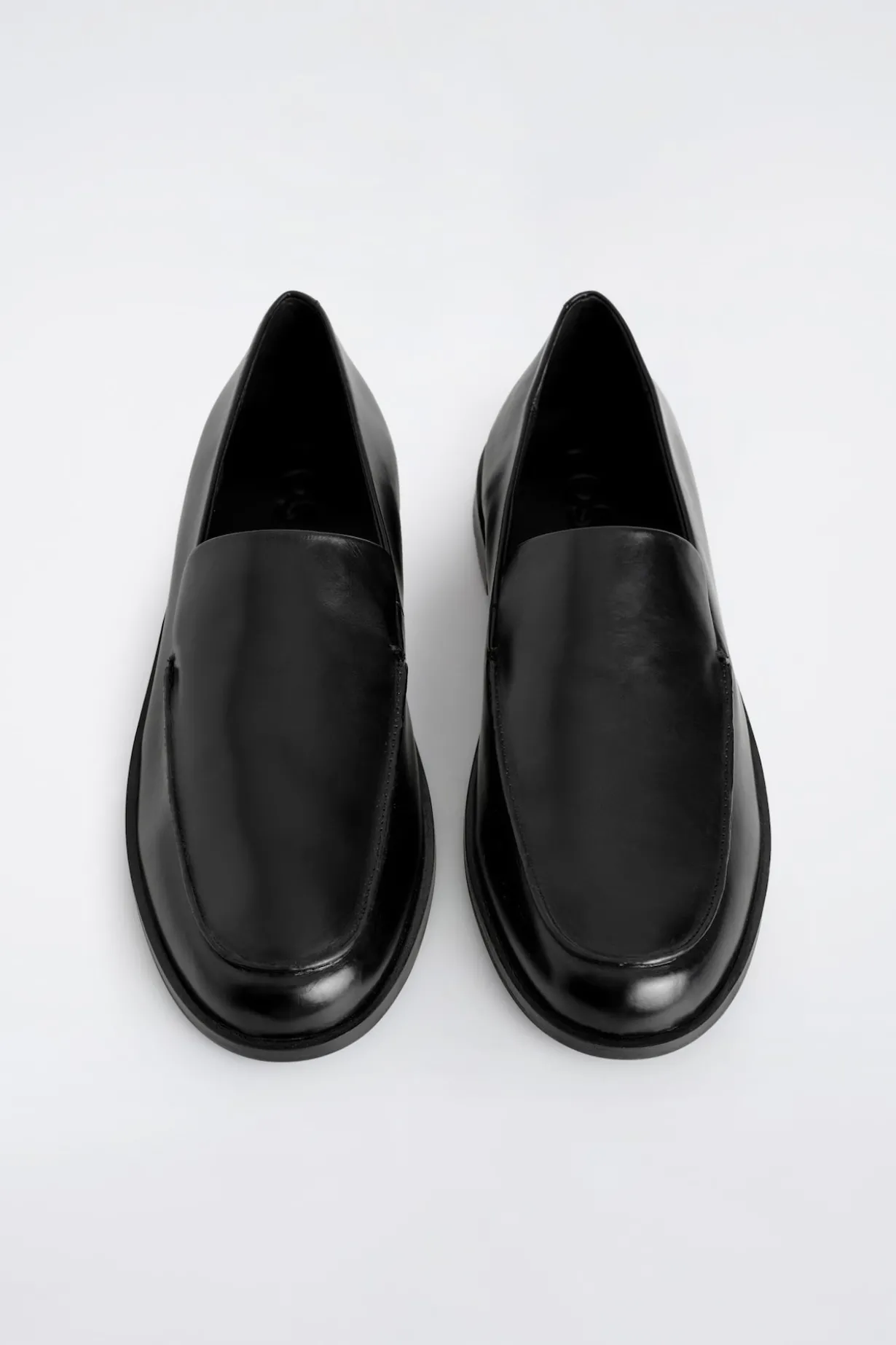 LOAFERS AUS GLÄNZENDEM LEDER