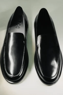 LOAFERS AUS GLÄNZENDEM LEDER