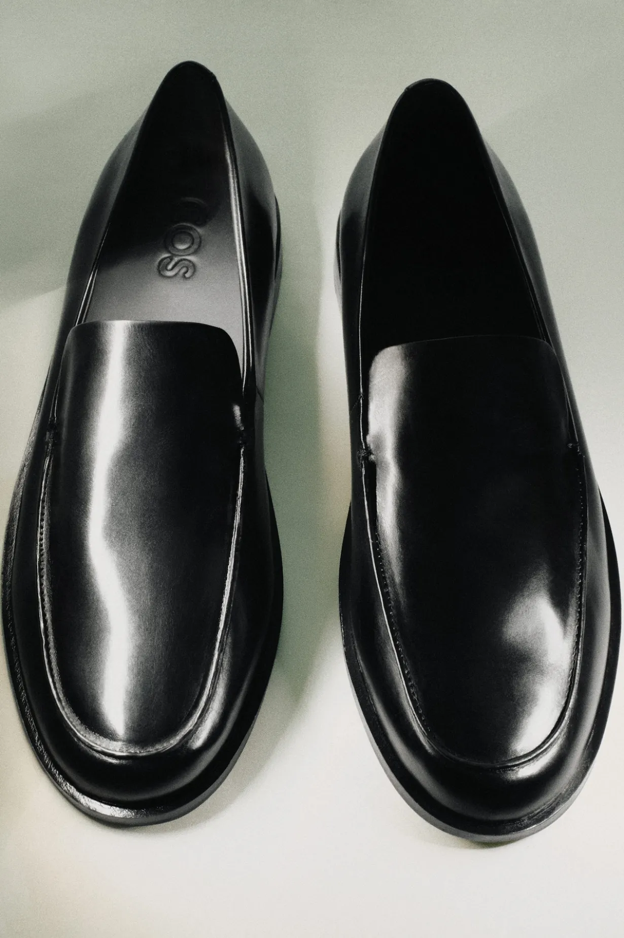 LOAFERS AUS GLÄNZENDEM LEDER