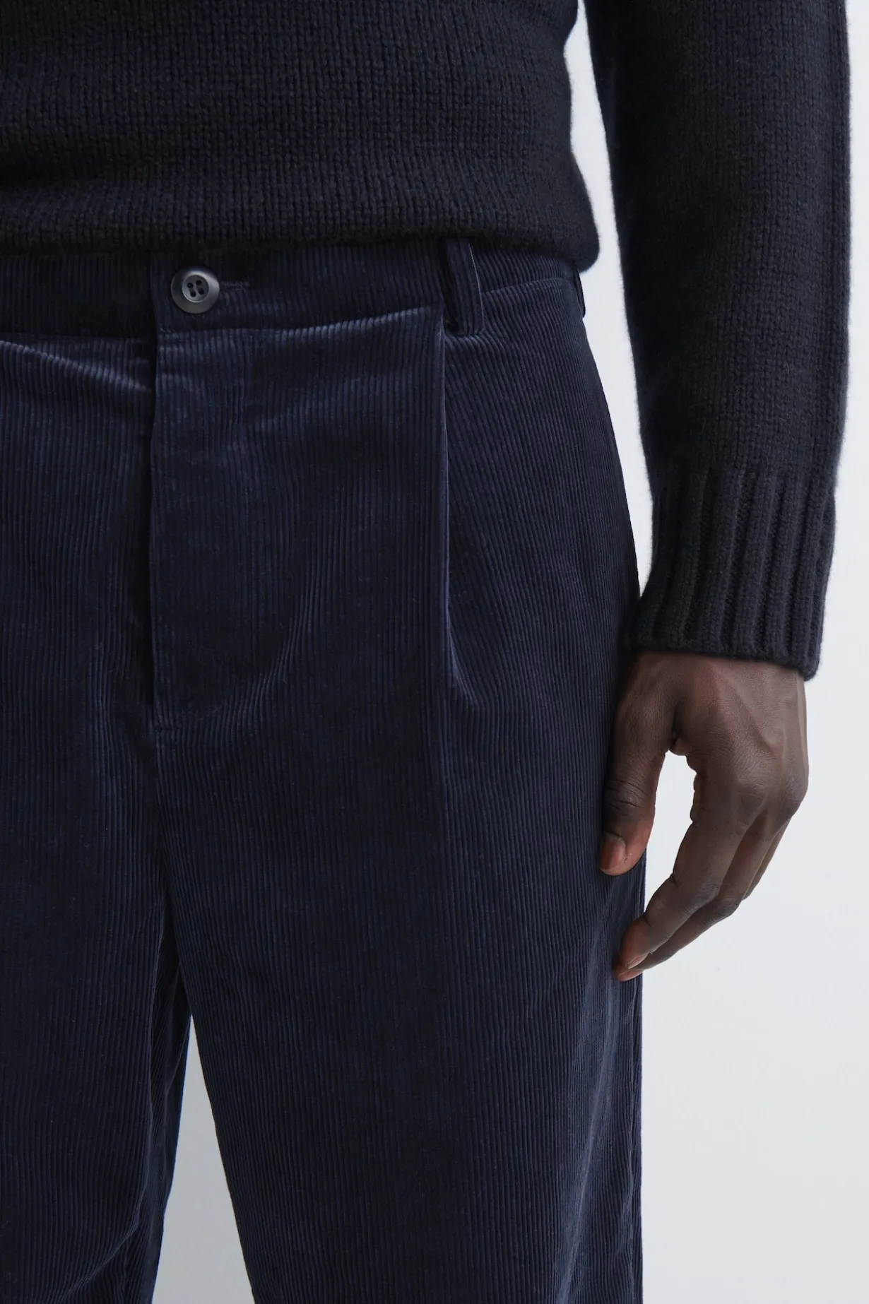 LOCKERE CORDHOSE MIT GERADEM BEIN UND FALTEN