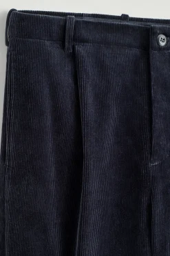 LOCKERE CORDHOSE MIT GERADEM BEIN UND FALTEN