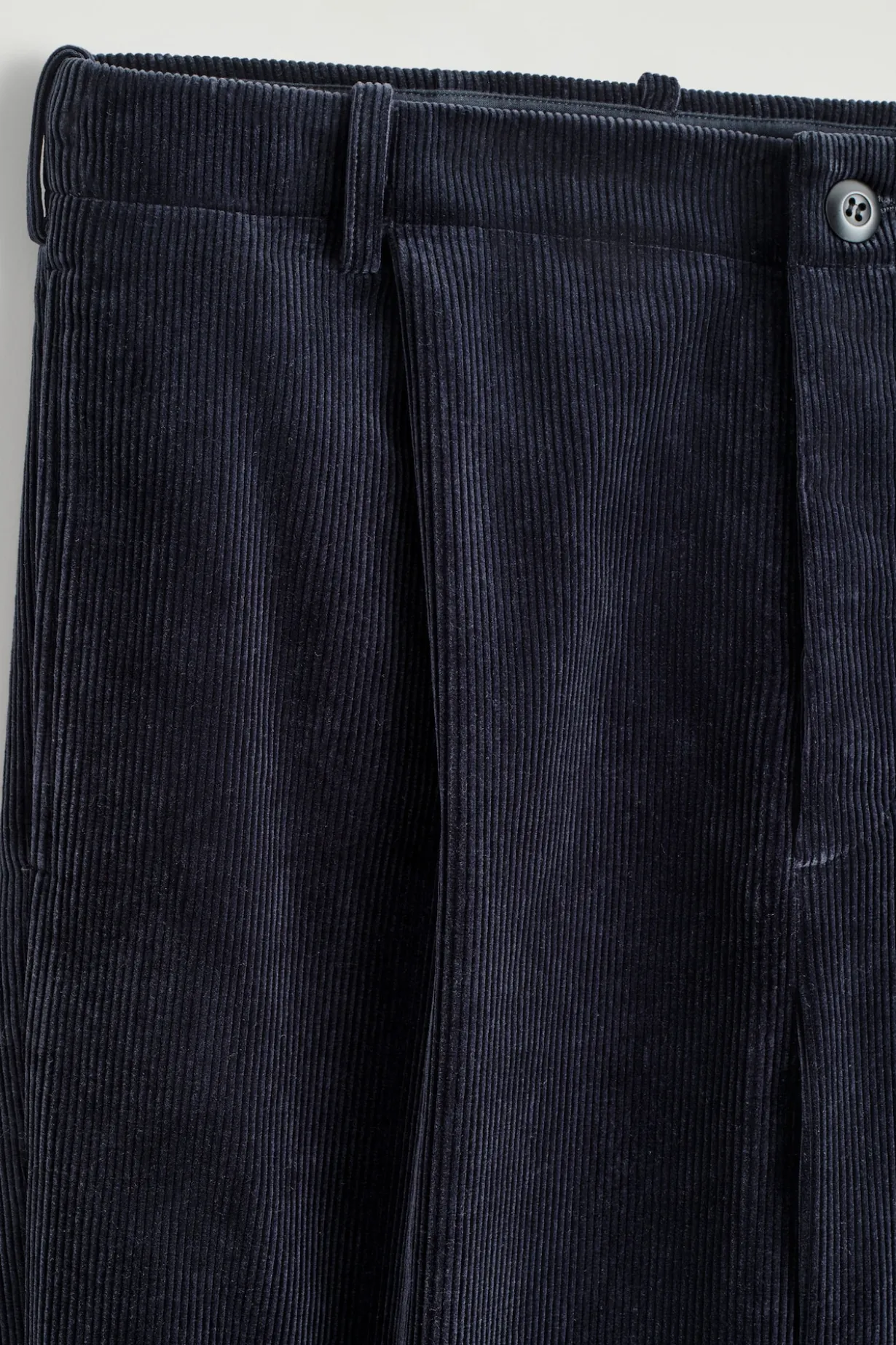 LOCKERE CORDHOSE MIT GERADEM BEIN UND FALTEN
