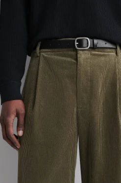 LOCKERE CORDHOSE MIT GERADEM BEIN UND FALTEN