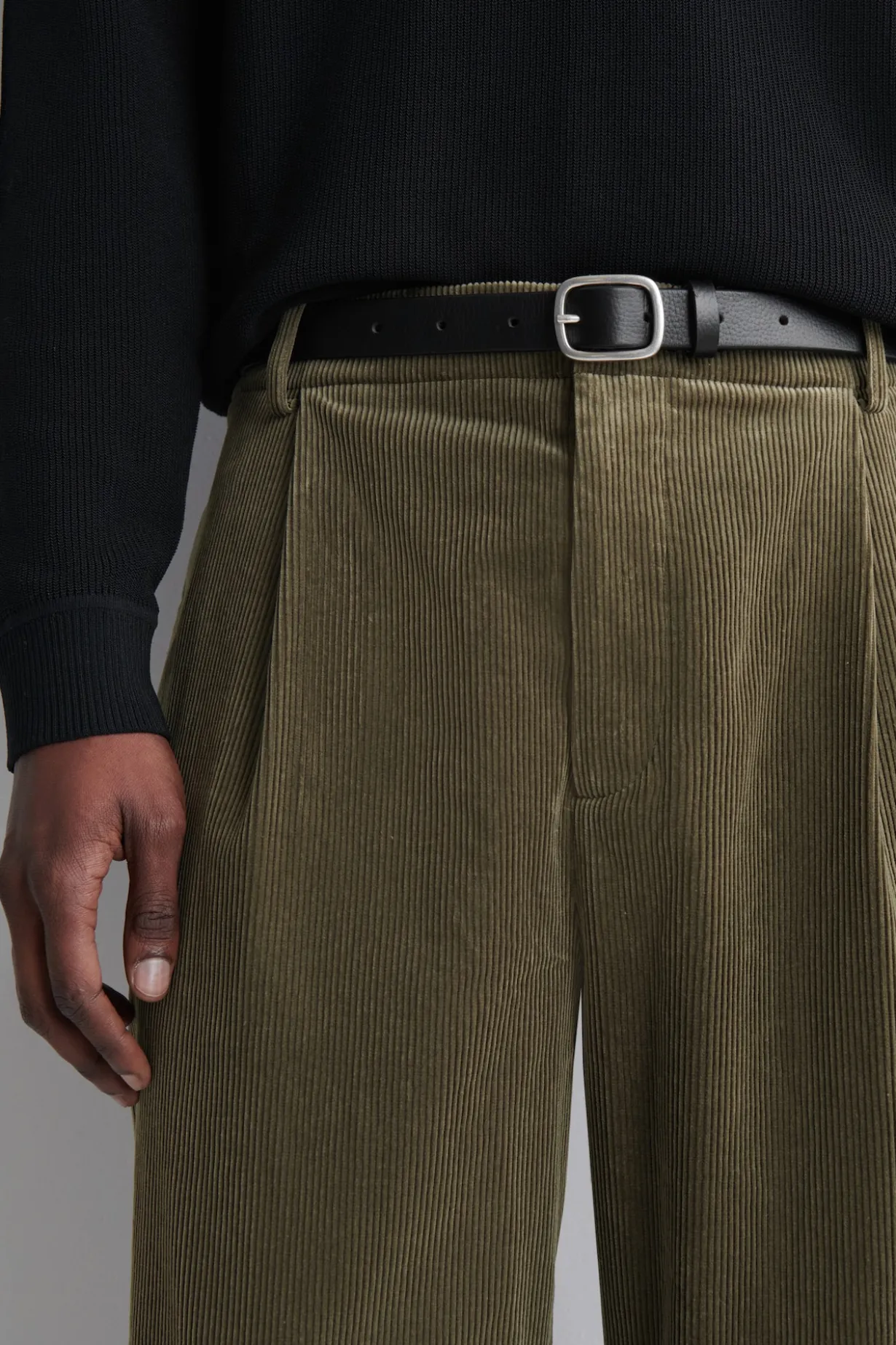LOCKERE CORDHOSE MIT GERADEM BEIN UND FALTEN