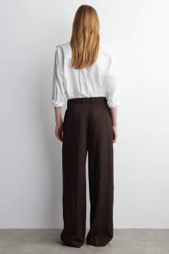 LOCKERE, FLIESSENDE HOSE MIT WEITEM BEIN
