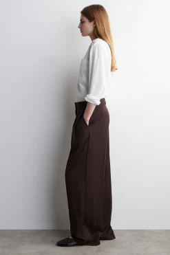 LOCKERE, FLIESSENDE HOSE MIT WEITEM BEIN