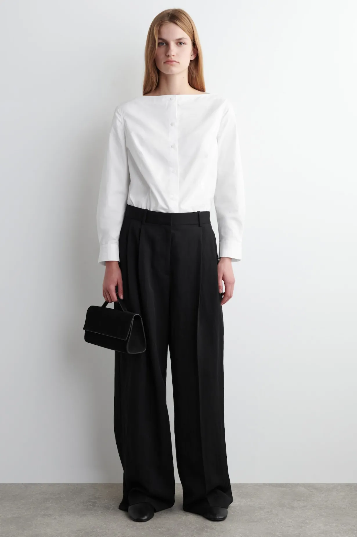 LOCKERE, FLIESSENDE HOSE MIT WEITEM BEIN