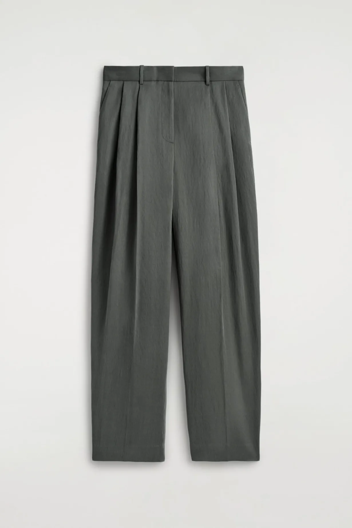 LOCKERE, FLIESSENDE HOSE MIT WEITEM BEIN