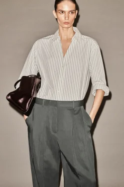 LOCKERE, FLIESSENDE HOSE MIT WEITEM BEIN
