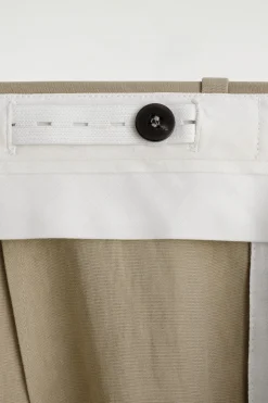 LOCKERE, FLIESSENDE HOSE MIT WEITEM BEIN