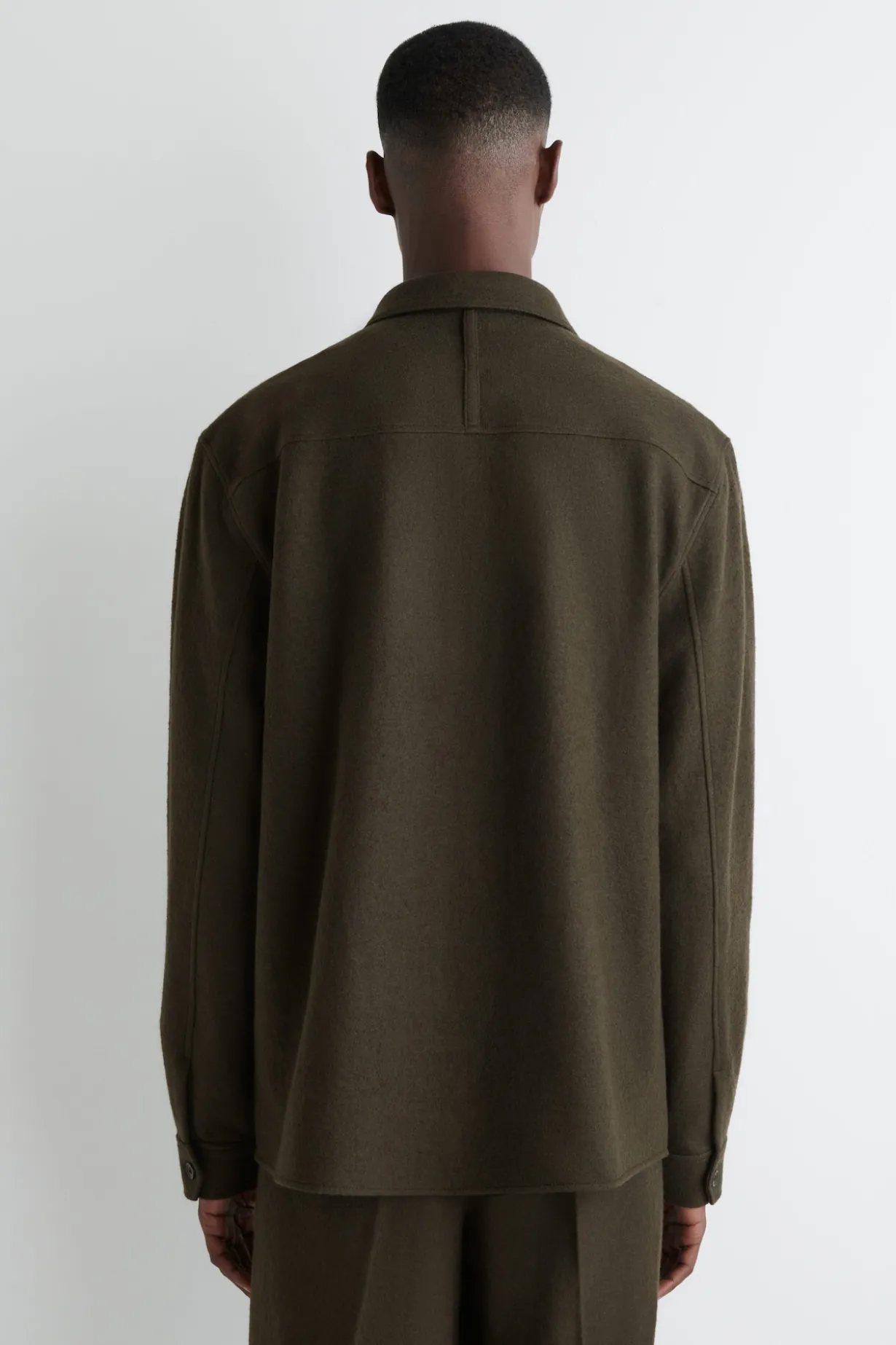 LOCKERE HEMDJACKE AUS GEKOCHTER WOLLE