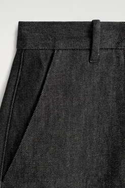 LOCKERE HOSE AUS DENIM MIT WEITEM BEIN