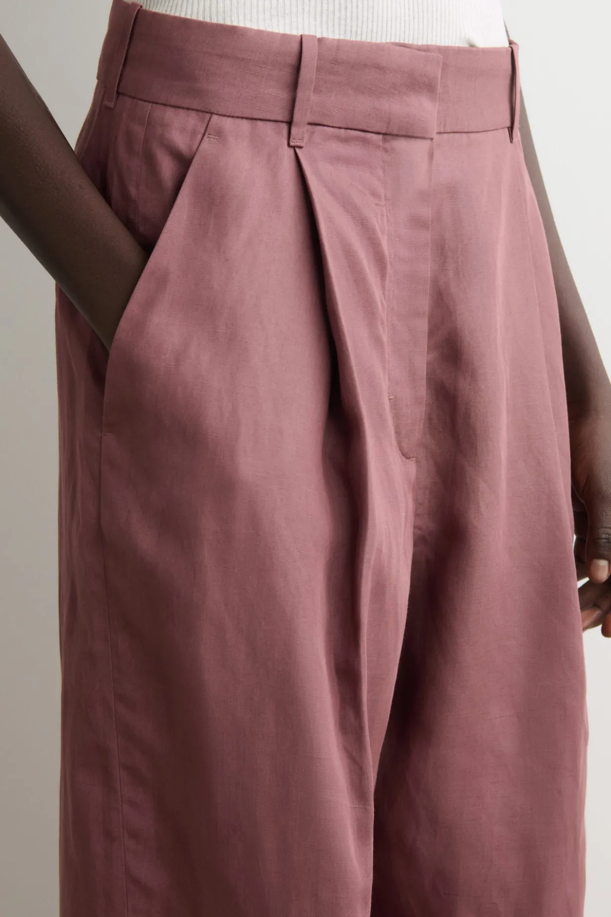 LOCKERE HOSE AUS LEINEN-MIX MIT WEITEM BEIN