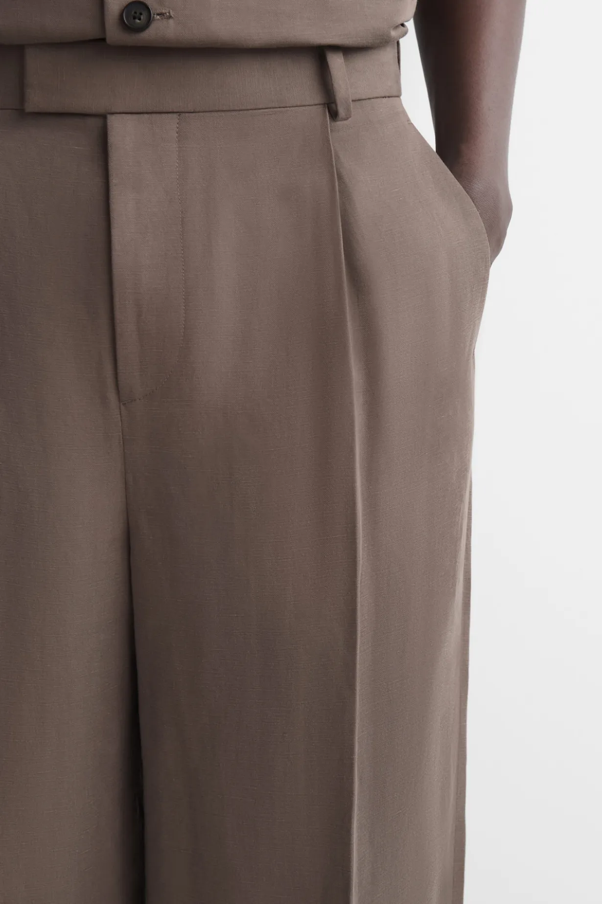 LOCKERE HOSE AUS LEINEN-MIX MIT WEITEM BEIN