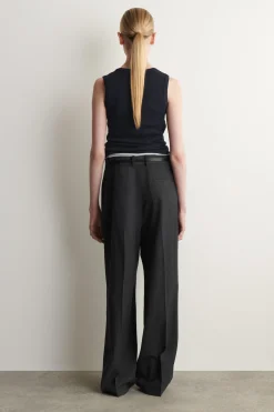 LOCKERE HOSE AUS TWILL MIT WEITEM BEIN