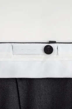 LOCKERE HOSE AUS TWILL MIT WEITEM BEIN