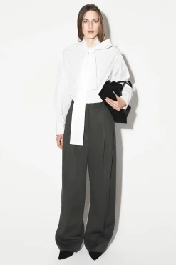LOCKERE HOSE AUS TWILL MIT WEITEM BEIN