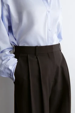 LOCKERE HOSE AUS TWILL MIT WEITEM BEIN