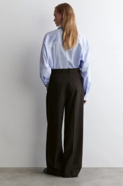 LOCKERE HOSE AUS TWILL MIT WEITEM BEIN