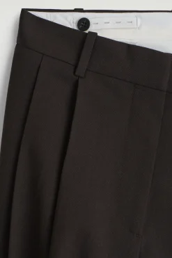 LOCKERE HOSE AUS TWILL MIT WEITEM BEIN