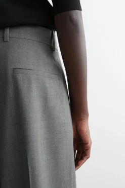 LOCKERE HOSE AUS TWILL MIT WEITEM BEIN
