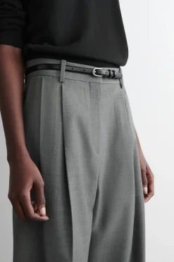 LOCKERE HOSE AUS TWILL MIT WEITEM BEIN