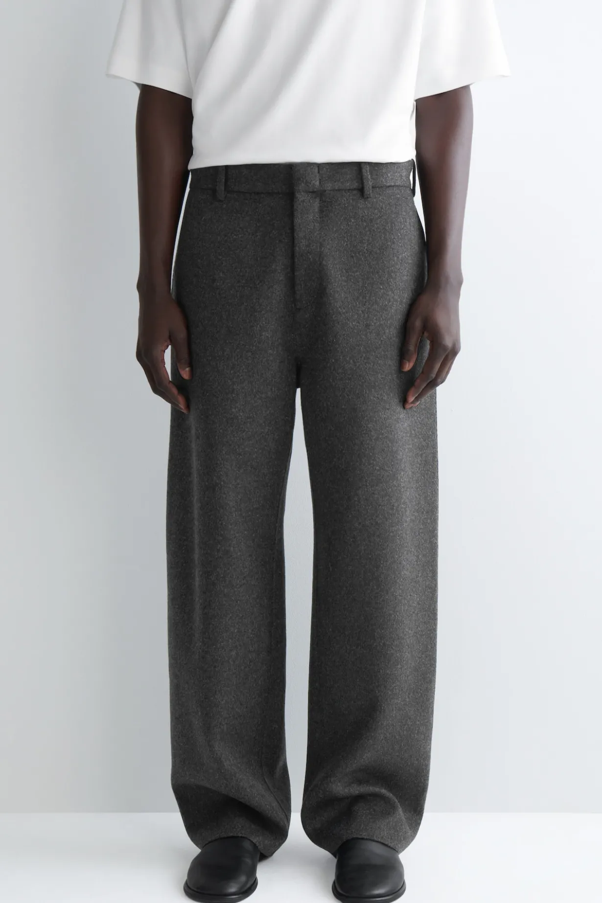 LOCKERE HOSE AUS WOLL-MIX MIT WEITEM BEIN