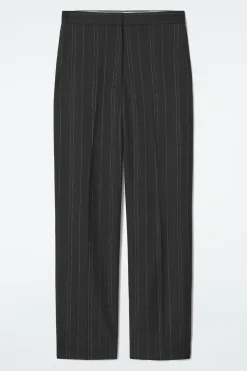 LOCKERE HOSE MIT BARREL-BEIN UND NADELSTREIFEN