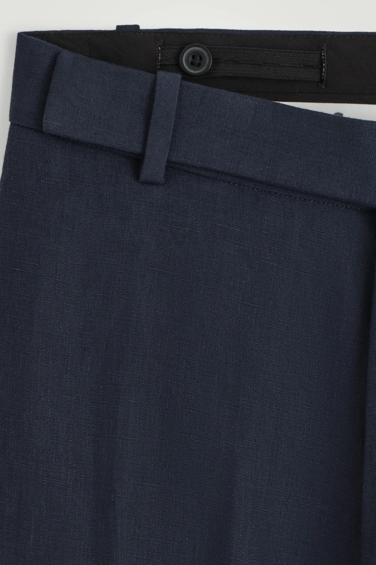 LOCKERE LEINENHOSE MIT GERADEM BEIN