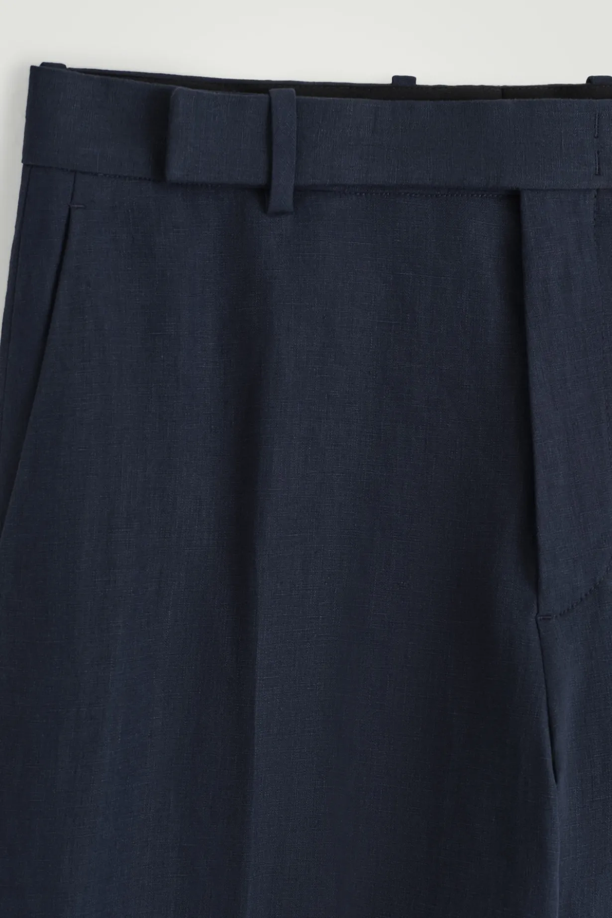 LOCKERE LEINENHOSE MIT GERADEM BEIN