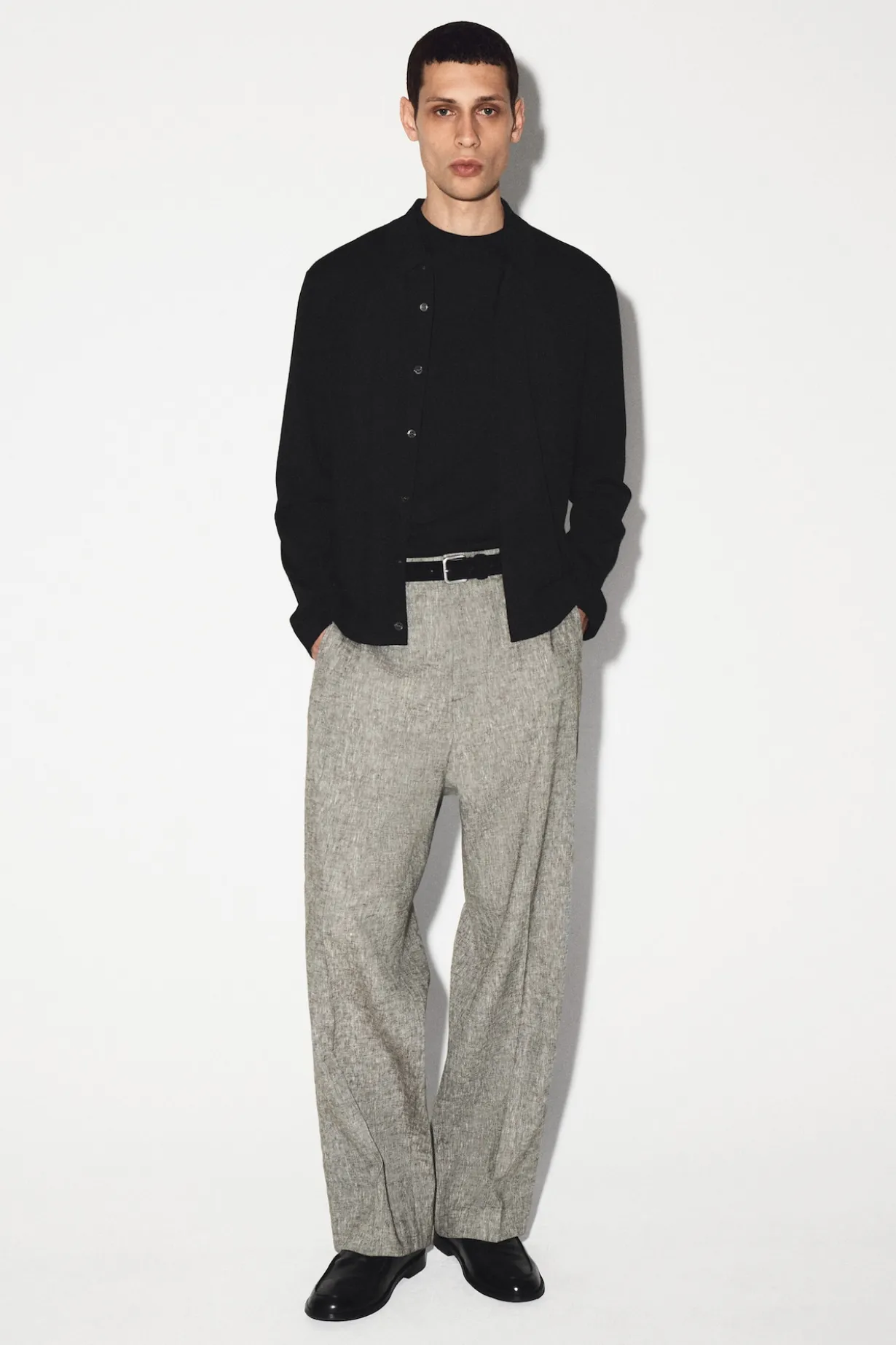 LOCKERE LEINENHOSE MIT GERADEM BEIN