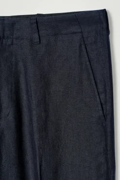 LOCKERE LEINENHOSE MIT SCHMAL ZULAUFENDEM BEIN