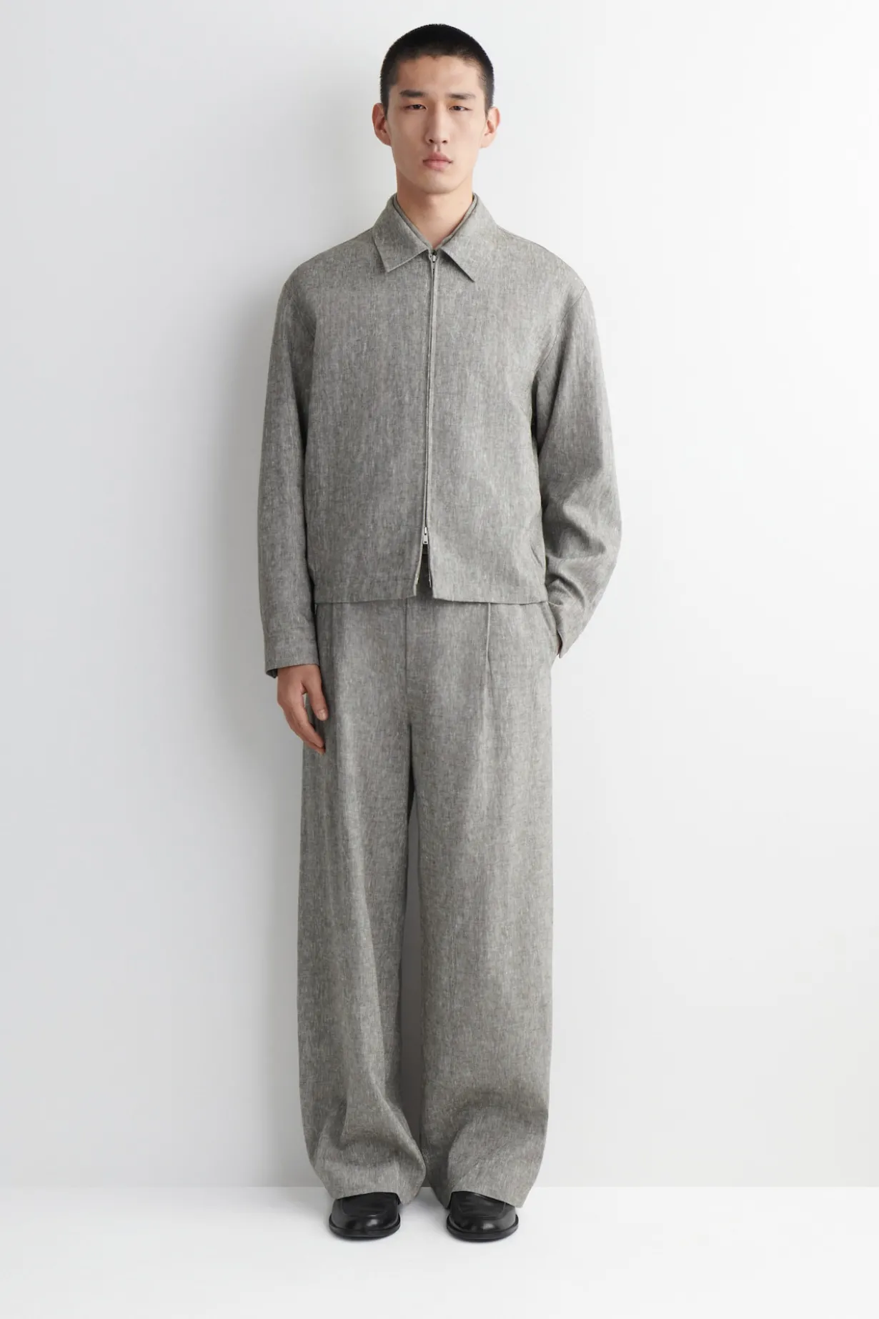 LOCKERE LEINENHOSE MIT WEITEM BEIN