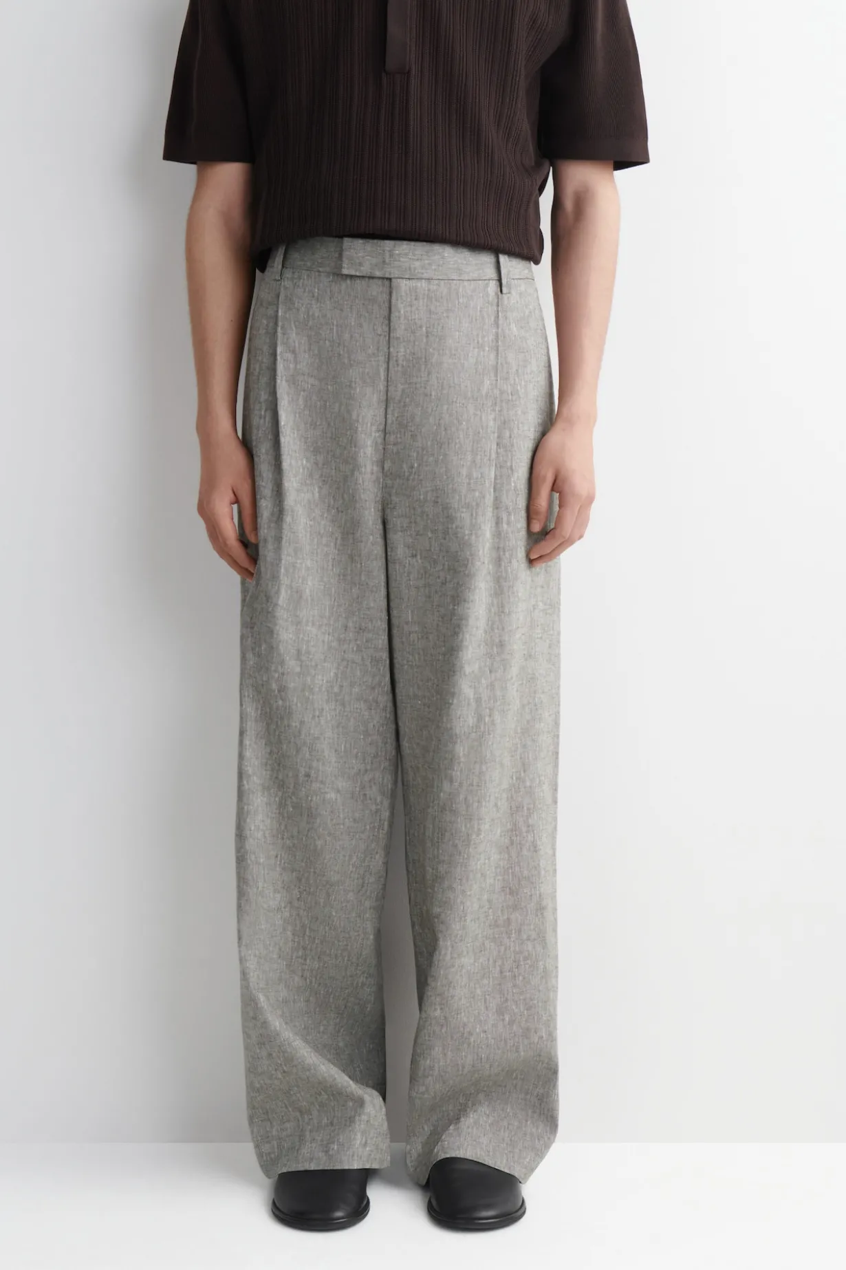 LOCKERE LEINENHOSE MIT WEITEM BEIN