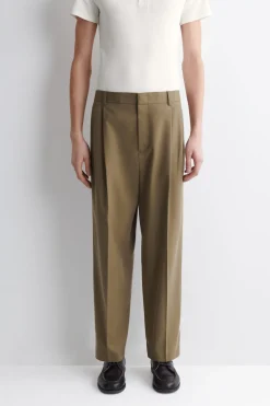 LOCKERE, SCHMAL ZULAUFENDE HOSE MIT FALTEN