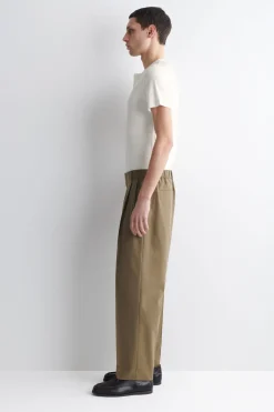LOCKERE, SCHMAL ZULAUFENDE HOSE MIT FALTEN