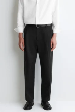 LOCKERE, SCHMAL ZULAUFENDE HOSE MIT FALTEN