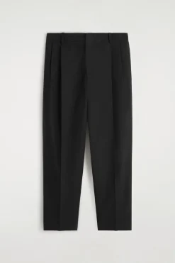 LOCKERE, SCHMAL ZULAUFENDE HOSE MIT FALTEN