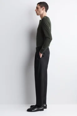 LOCKERE, SCHMAL ZULAUFENDE HOSE MIT FALTEN