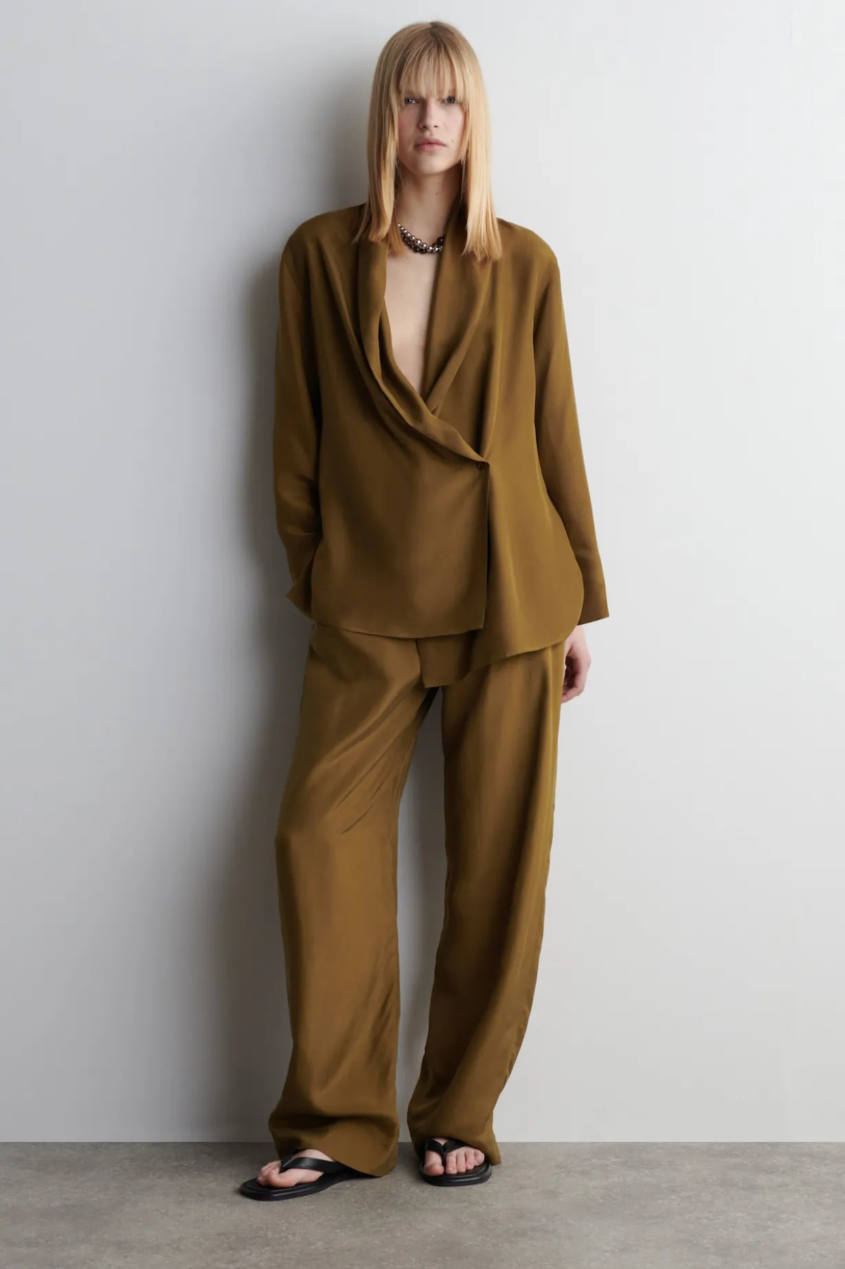 LOCKERE SEIDENHOSE