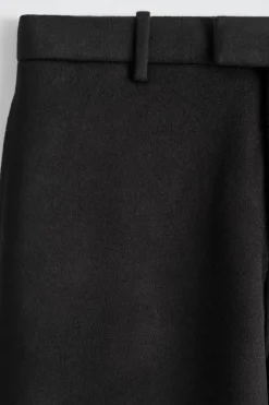LOCKERE WOLLHOSE MIT GERADEM BEIN