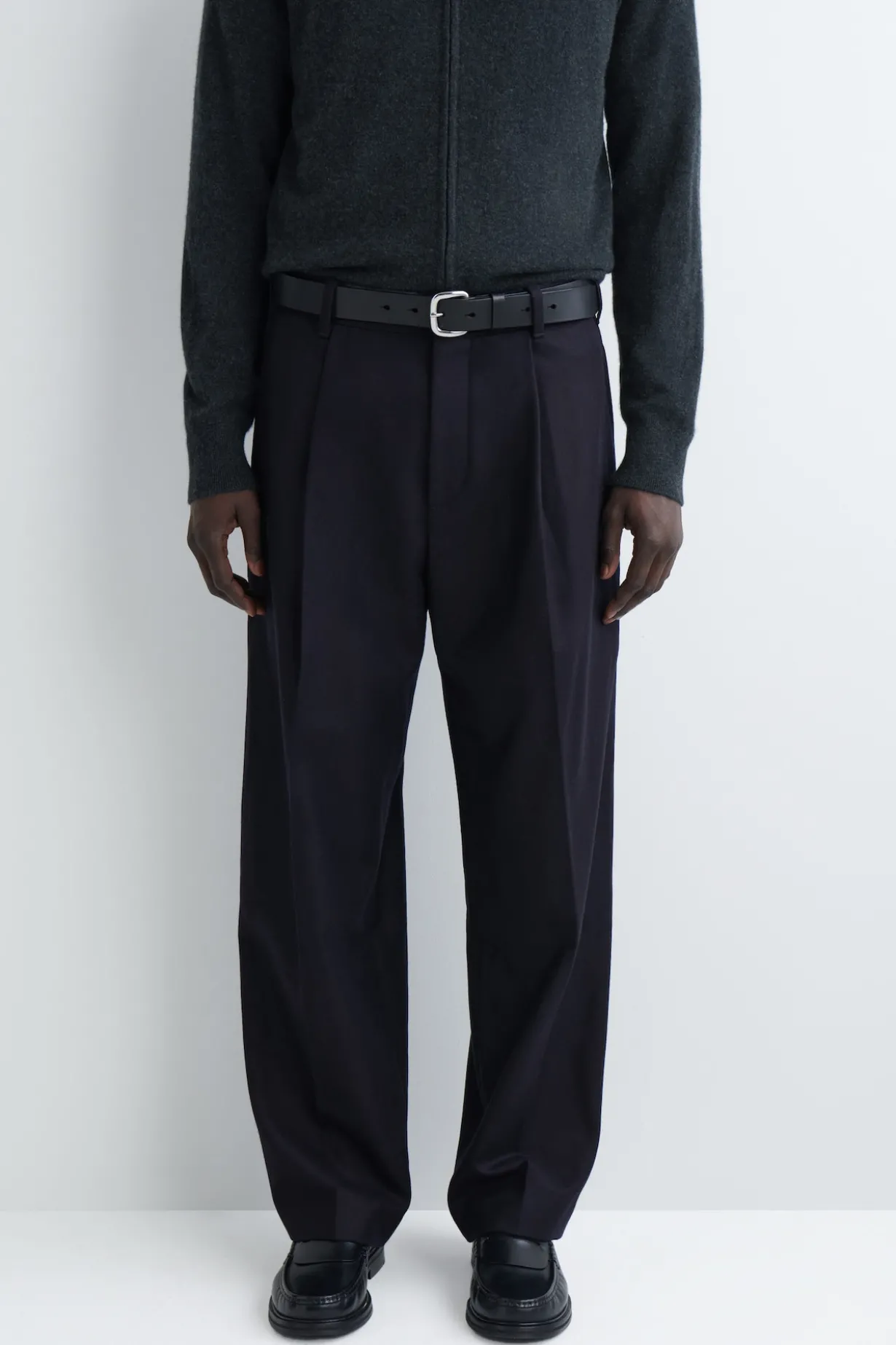 LOCKERE WOLLHOSE MIT GERADEM BEIN