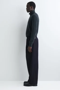 LOCKERE WOLLHOSE MIT GERADEM BEIN