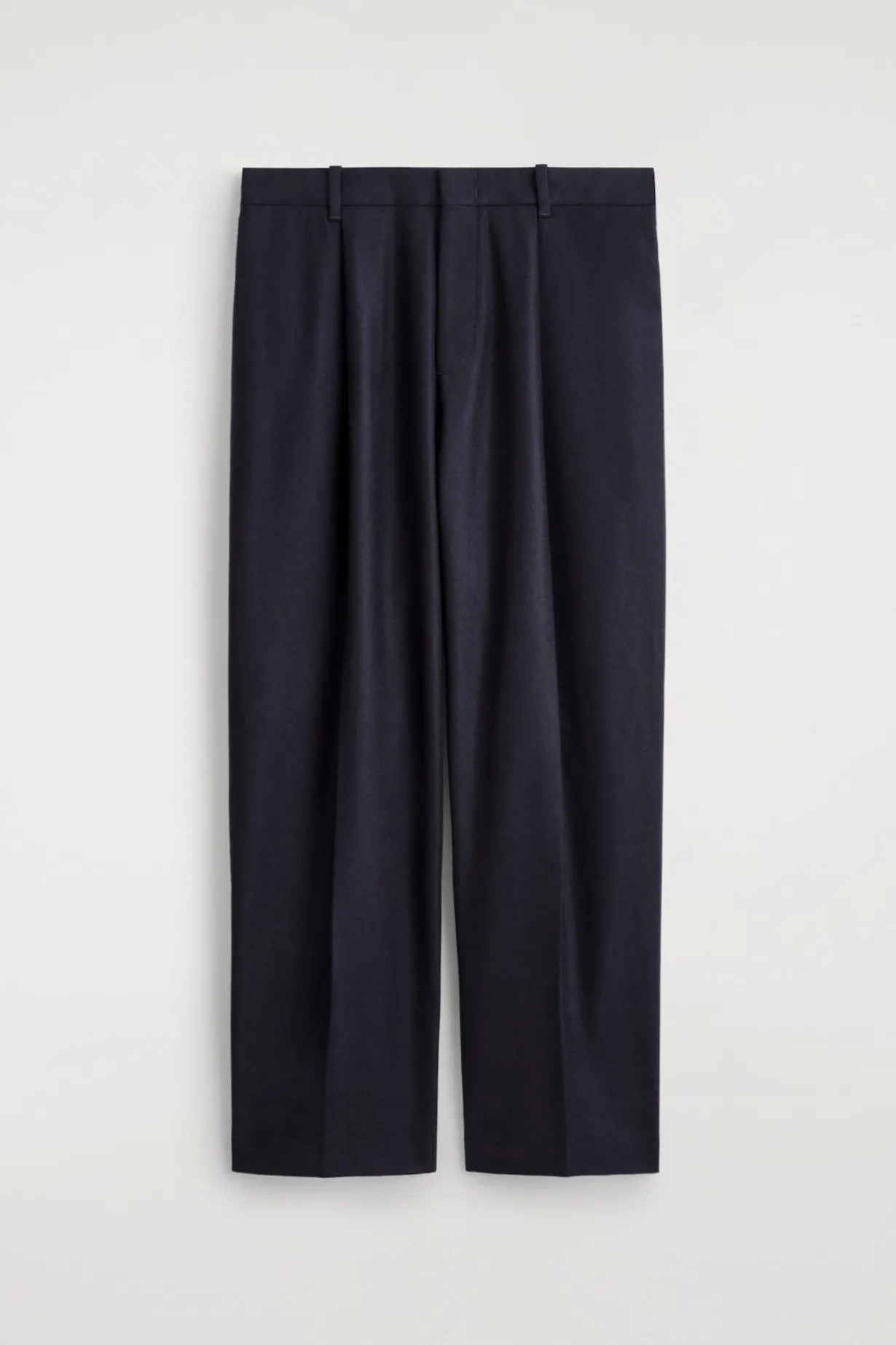 LOCKERE WOLLHOSE MIT GERADEM BEIN