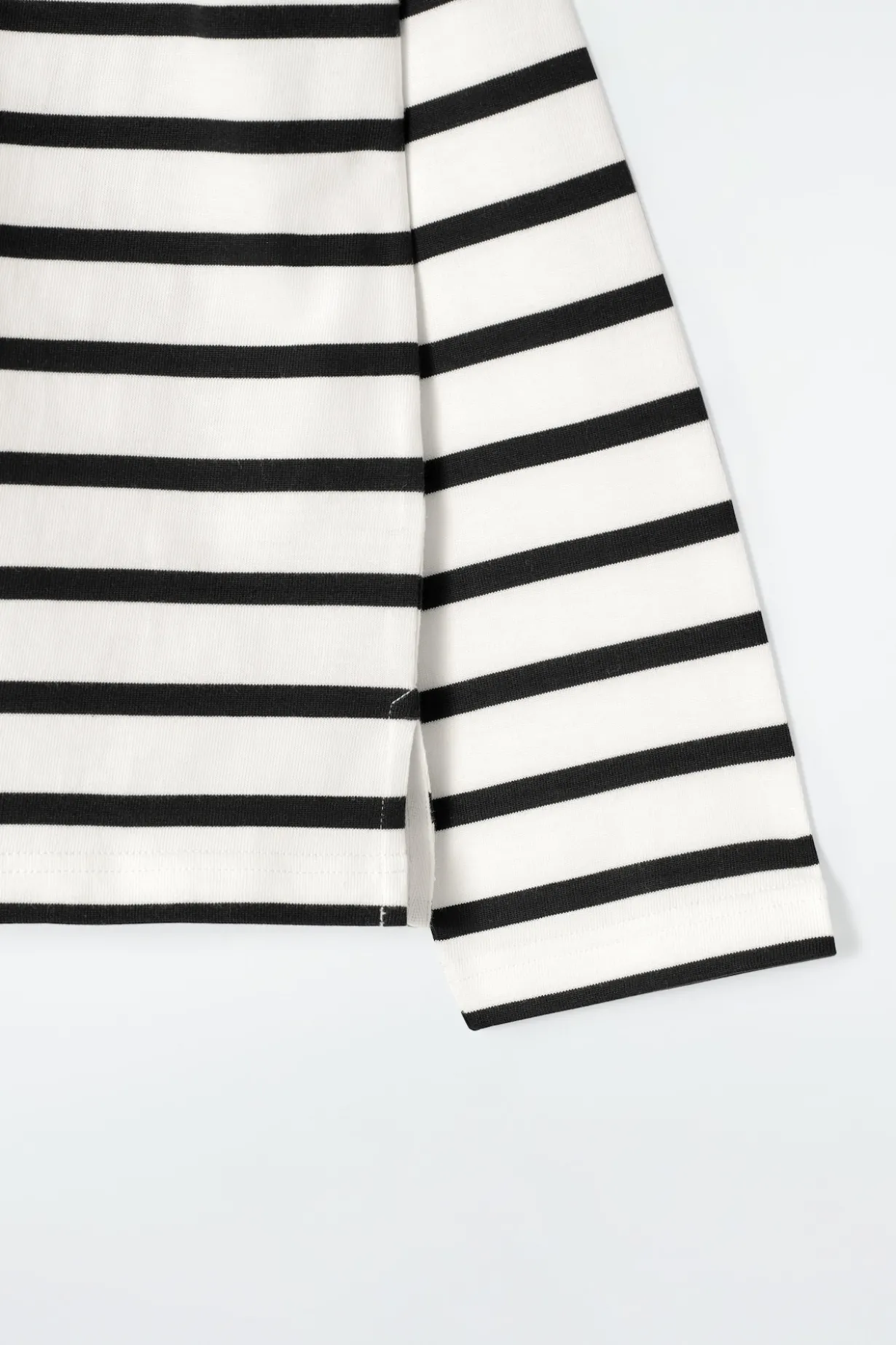 LOCKERES LANGÄRMLIGES POLOSHIRT MIT STREIFEN
