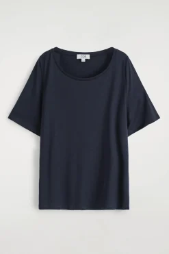 LOCKERES T-SHIRT MIT TIEFEM AUSSCHNITT