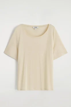 LOCKERES T-SHIRT MIT TIEFEM AUSSCHNITT