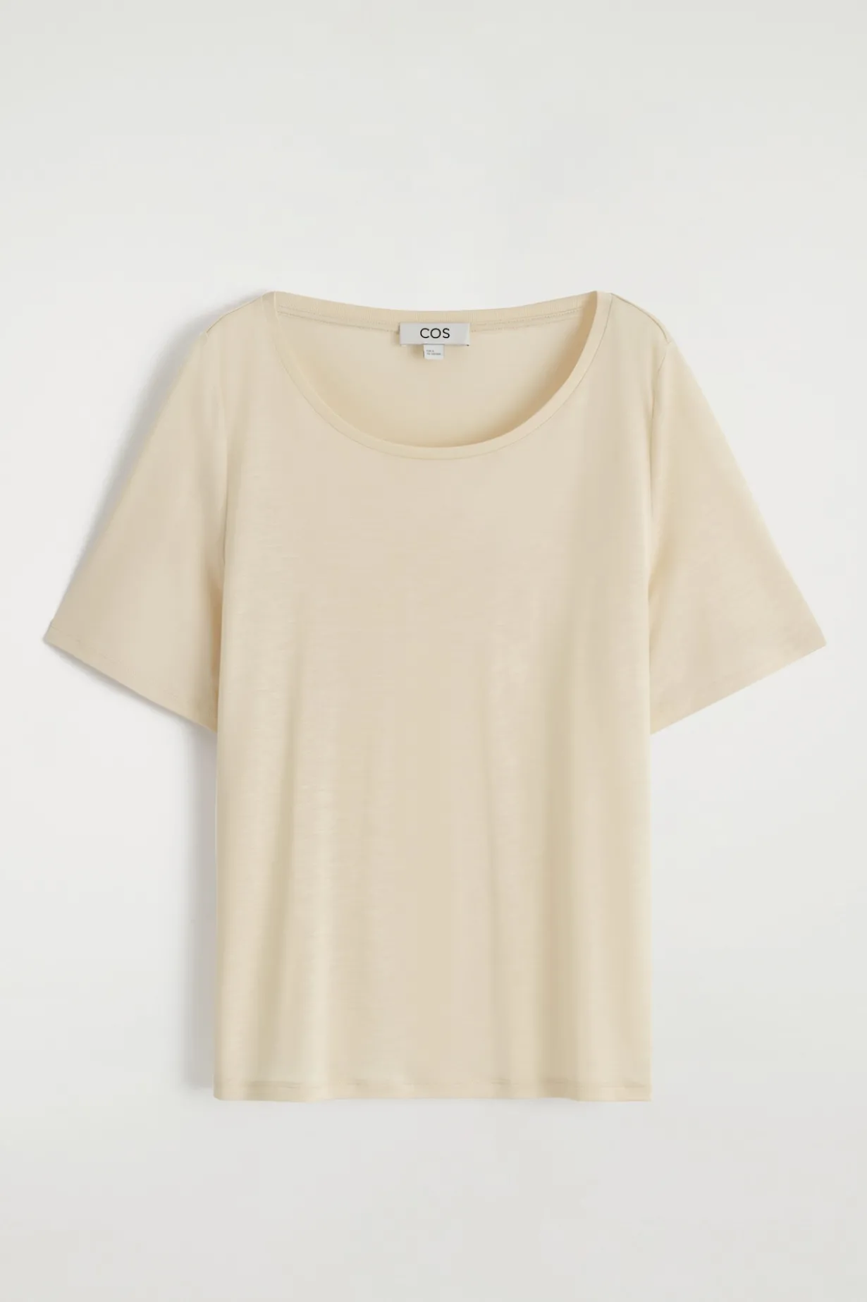 LOCKERES T-SHIRT MIT TIEFEM AUSSCHNITT