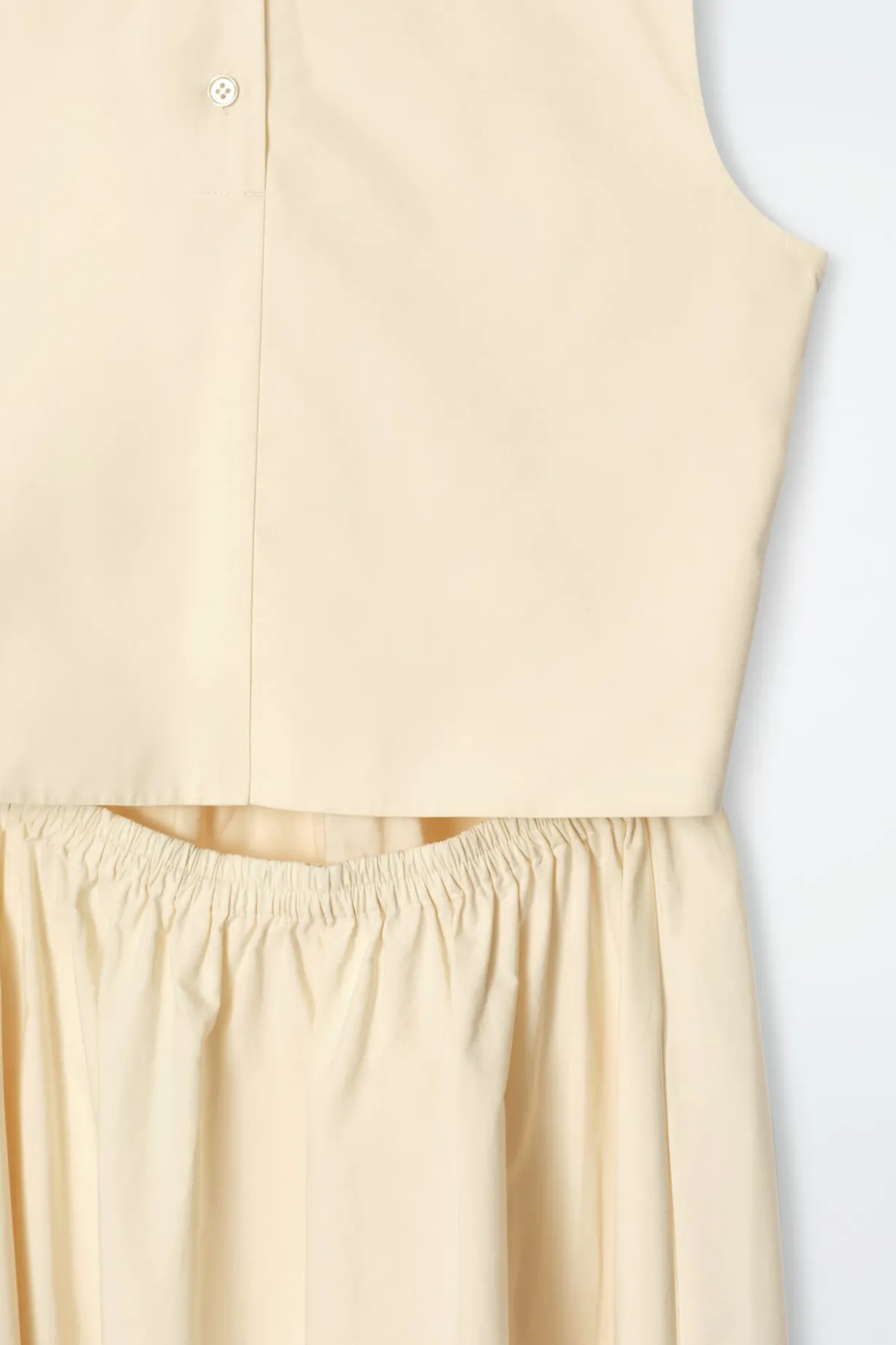 MAXIKLEID AUS BAUMWOLLE MIT RÜCKENAUSSCHNITT