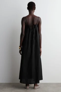 MAXIKLEID AUS LEINEN MIT FALTEN